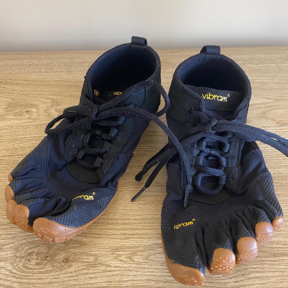 Vibram V-Trek Women’s Barefoot Shoes – Black – Size 7.5/8 🖤👣